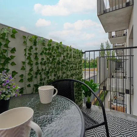 Modern Studio Slonimskiego With Balcony By Renters Appartamento *