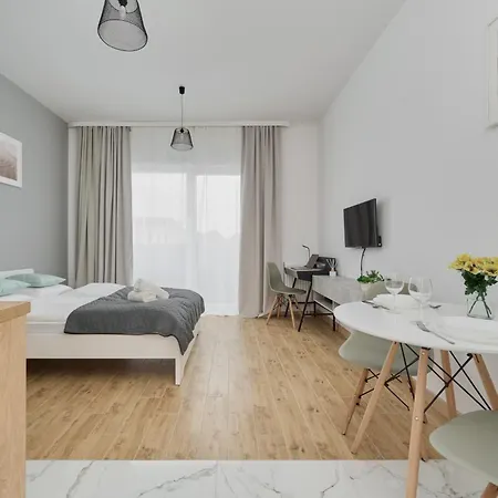Modern Studio Slonimskiego With Balcony By Renters Appartamento