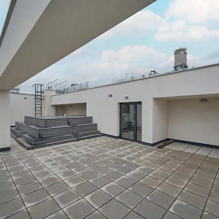 Modern Studio Slonimskiego With Balcony By Renters Апартаменты *